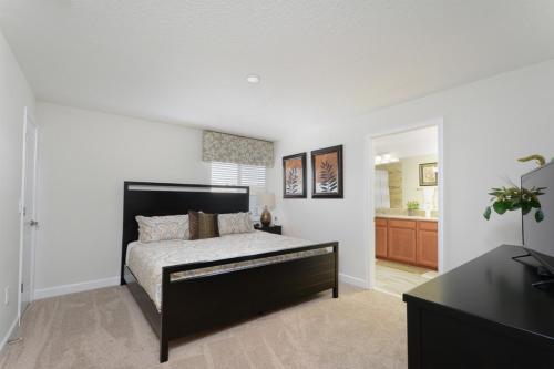 5 bedroom villa at Storey Lake - image 6