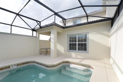 5 bedroom villa at Storey Lake - image 2