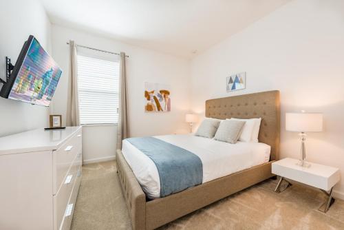 8 bedroom Celebrity home close to Disney - image 9