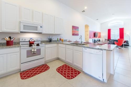 Beautiful 4 bedroom home 10 minutes from Disney - image 3