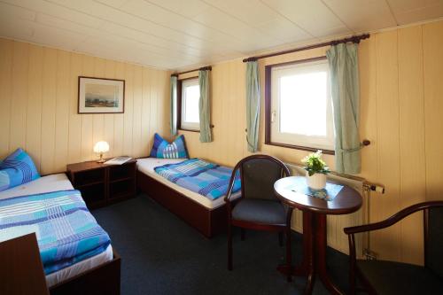 Hotelschiff Stinne – Ostseebad Wustrow, PA