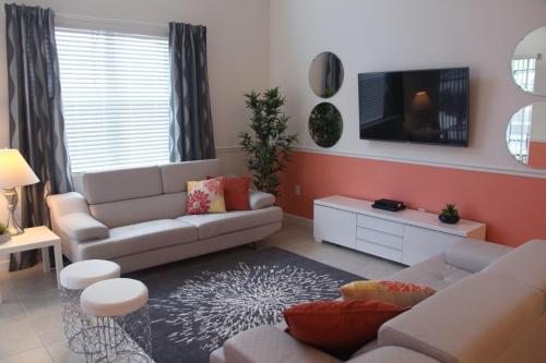 Beautiful home with themed bedroom near Disney