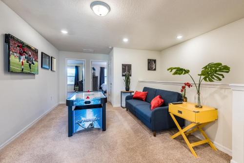Brand new 5 bedroom villa at Solterra - image 4