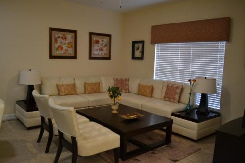 Beautiful 4 bedroom villa close to Disney