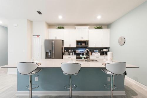 Luxury 4 bedrooms villa at Champions Gate - image 5