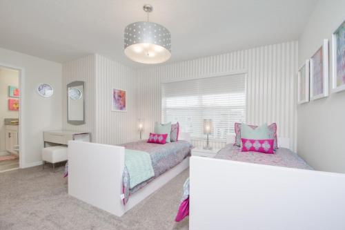 Luxury 5 Bedrooms villa at Storey Lake - image 2