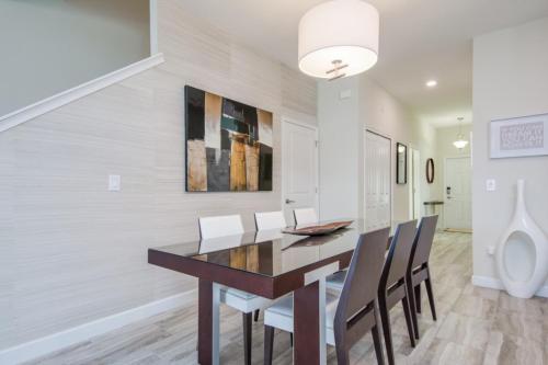 Luxury 5 Bedrooms villa at Storey Lake - image 9