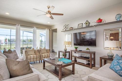 Luxury 5 bedroom suites just 10 minutes from Disne Orlando (FL)