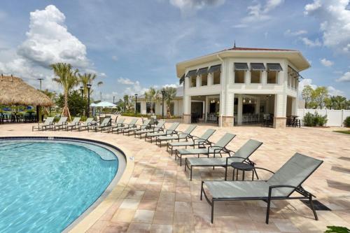Luxury 5 bedroom home with private pool Orlando (FL)