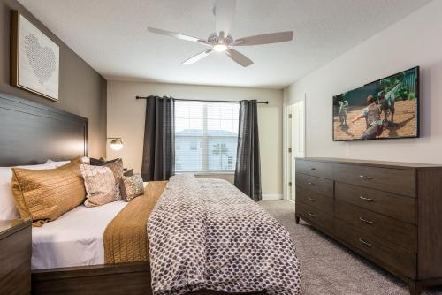 Luxury 6 bedroom home 10 minutes from Disney parks - image 6