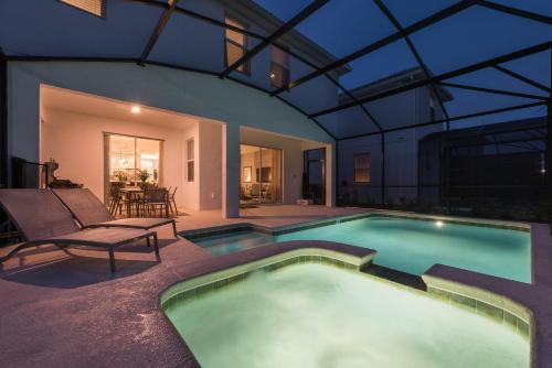 Luxury 6 bedroom home 10 minutes from Disney parks - image 7