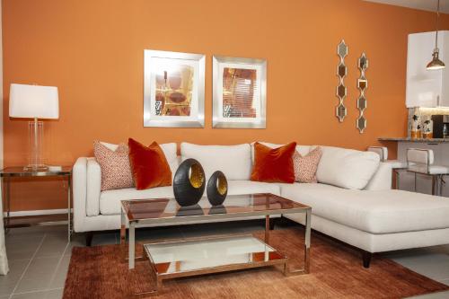 New and modern 3 bedroom villa - image 3