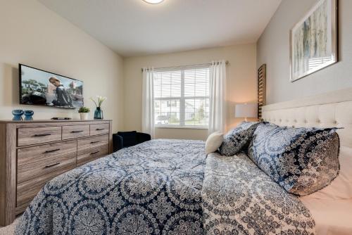 Stunning 5 bedroom home at Storey Lake - image 7