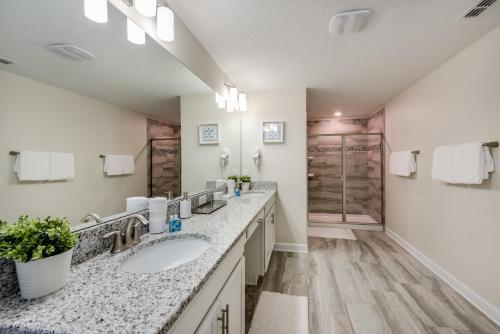 Stunning 5 bedroom home at Storey Lake - image 9