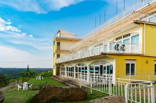 Vista Exterior, Sunrise Apartments International in Fort Portal