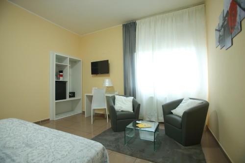 Hotel Villa Romana - Tap to explore photos