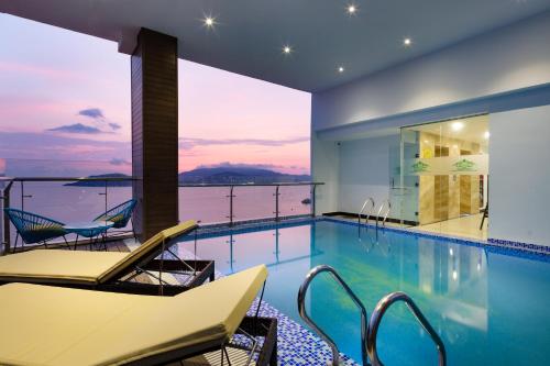 Swimming pool, Crown Hotel Nha Trang in Vinh Nguyen