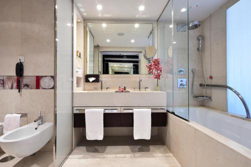 room detail thumbnail 2