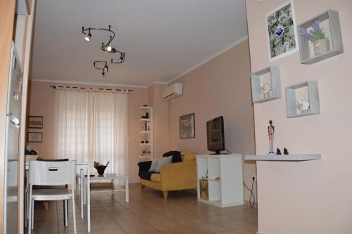  Next to the port in Piräus