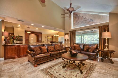Lake Tarpon Executive Home 5BR 2 Kitchens 2 Laundry Rooms Million Dollar Executive Level Home in Palm Harbor (FL)