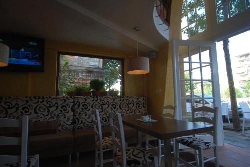 Hotel Town House - image 14