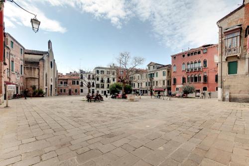 Charming Castello Apartments - image 2