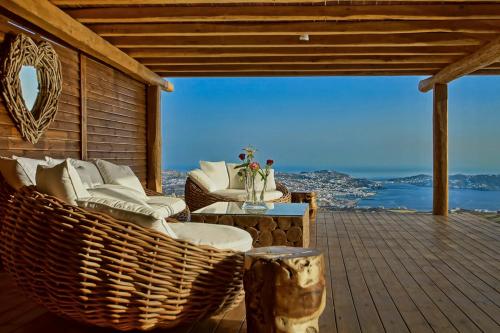  Faros Armenistis Villa Sleeps 25 Pool Air Con WiFi in Agios Ioannis Mykonos