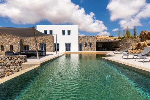  Plintri Villa Sleeps 30 Pool Air Con WiFi in Agrari