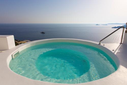  Agios Lazaros Villa Sleeps 15 Pool Air Con WiFi in Psarrou