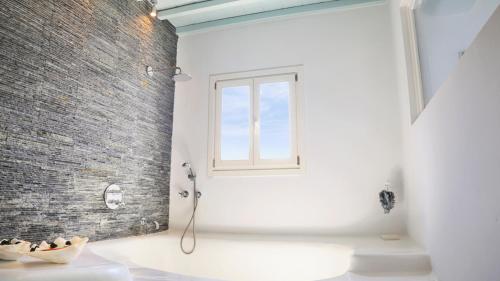  Faros Armenistis Villa Sleeps 18 Pool Air Con WiFi in Fanari