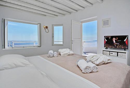  Faros Armenistis Villa Sleeps 16 Pool Air Con WiFi in Fanari