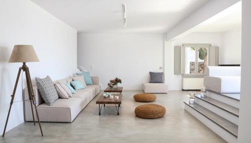  Amygdalidi Villa Sleeps 11 Pool Air Con WiFi in Mykonos Stadt