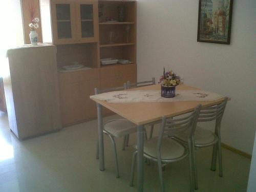 One-Bedroom Apartment image 7
