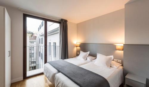 3 bedrooms, 6 beds