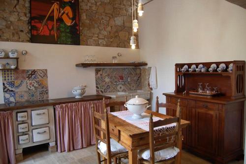  Castiglione d'Orcia Villa Sleeps 4 WiFi, Pension in Castiglione dʼOrcia