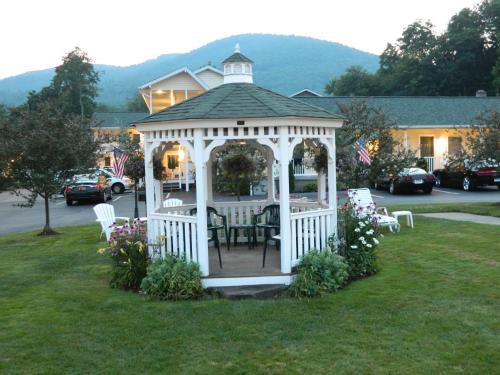 乔治湖传统汽车旅馆