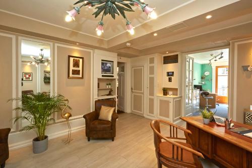 Hotel Central - image 3