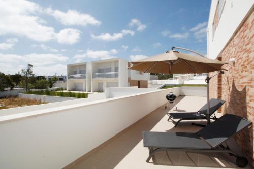  Bela Baía II, Private Condominium with Pool in Salir de Porto