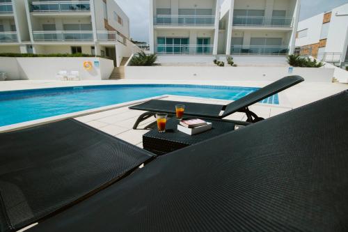  Bela Baía II, Private Condominium with Pool in Salir de Porto