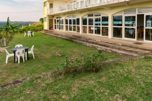 Vista Exterior, Sunrise Apartments International in Fort Portal