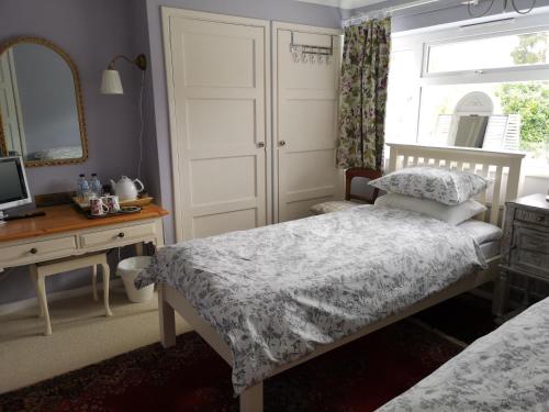 UPTHEDOWNS B&B - Accommodation - Sevenoaks