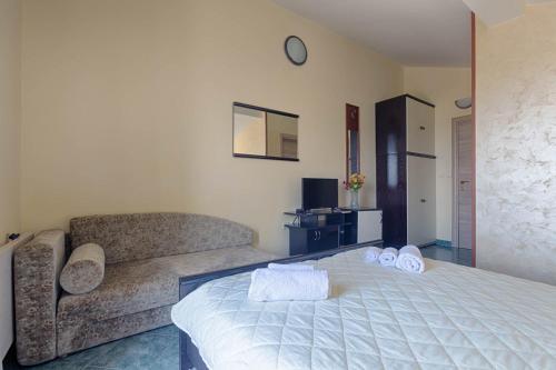 Mali Miločer Bay Accommodation - image 3