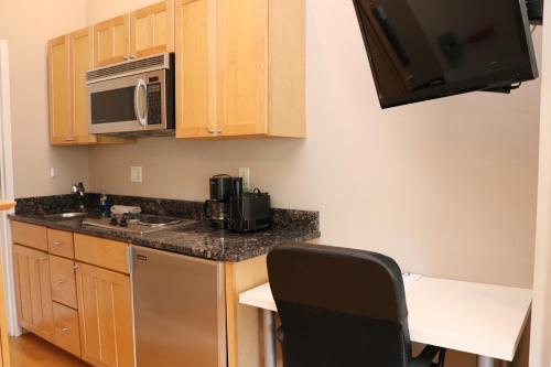 Charming Studio in Boston Brownstone, C.Ave#5, Boston (photo 6)