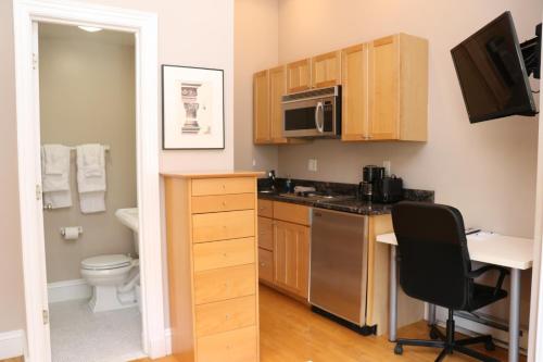 Charming Studio in Boston Brownstone, C.Ave#5, Boston (photo 5)