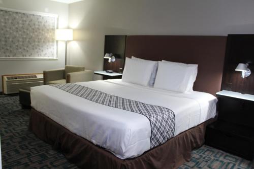 Westbridge Inn & Suites