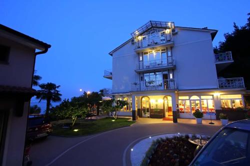 ทางเข้า, Hotel Stanger in ลอฟราน