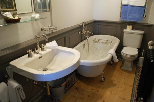 2 twin beds