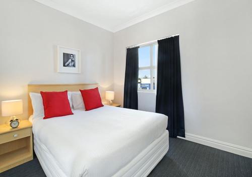 Sydney Airport Suites - image 6