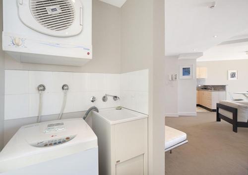 Sydney Airport Suites - image 3