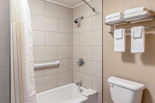 Econo Lodge Kingsville - image 7